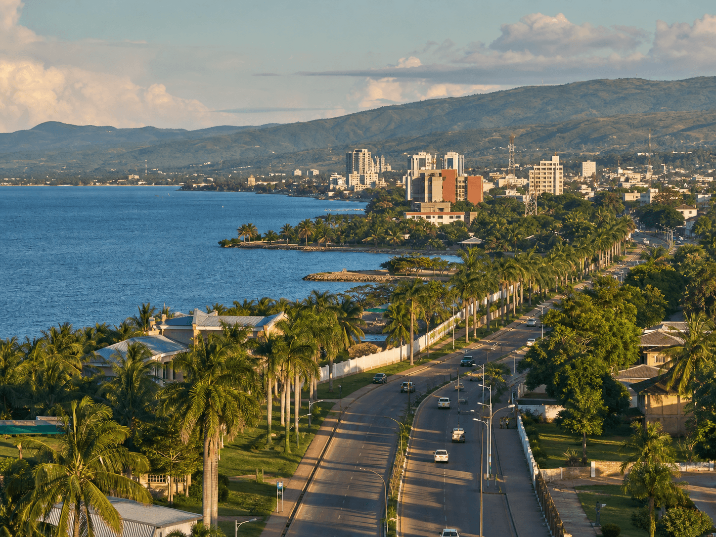 Boulevard arboré près du lac à Bujumbura